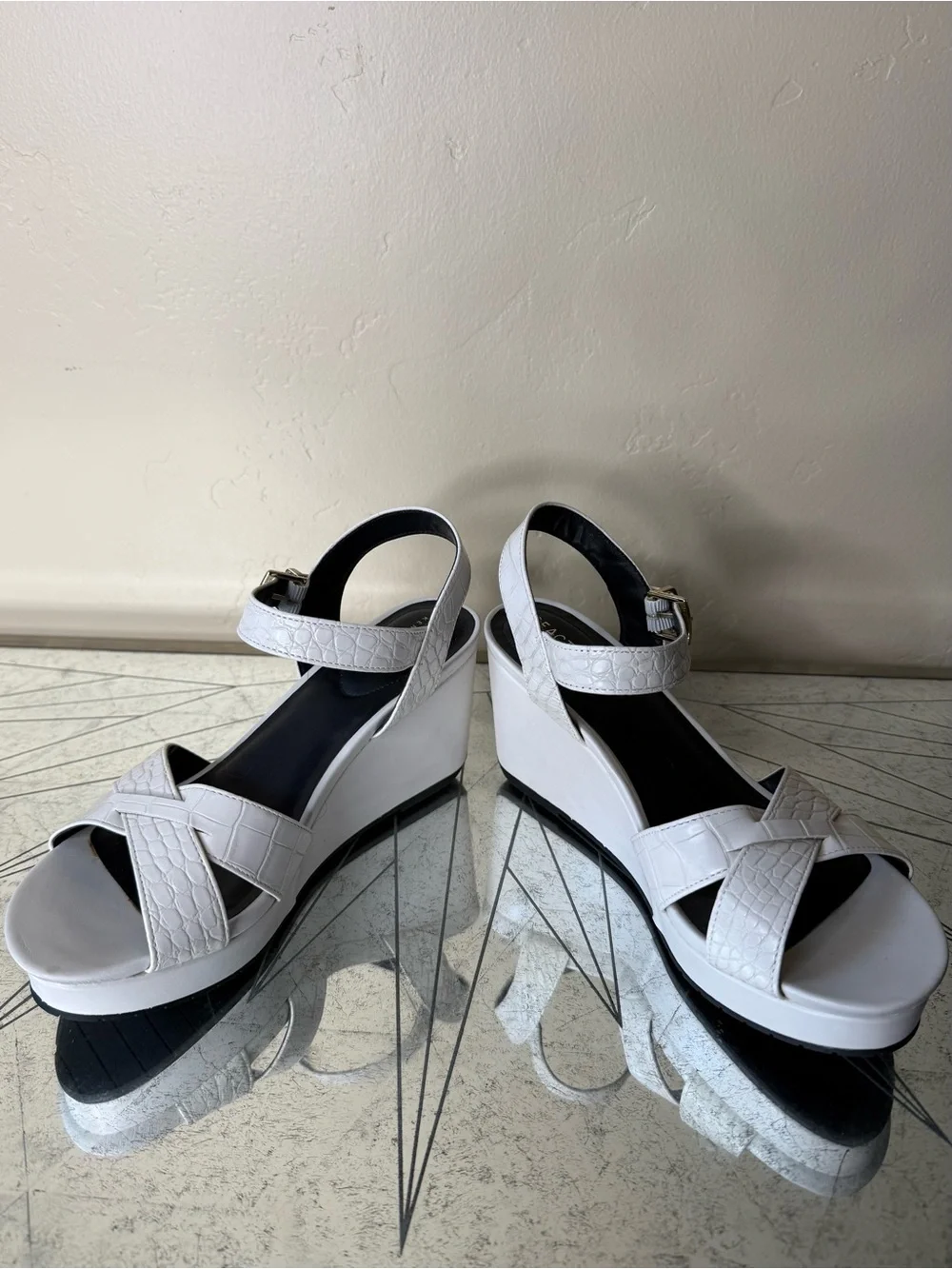 Kenneth Cole Reaction White Clarissa Croc Wedge Sandals - Size 7.5 NWOT